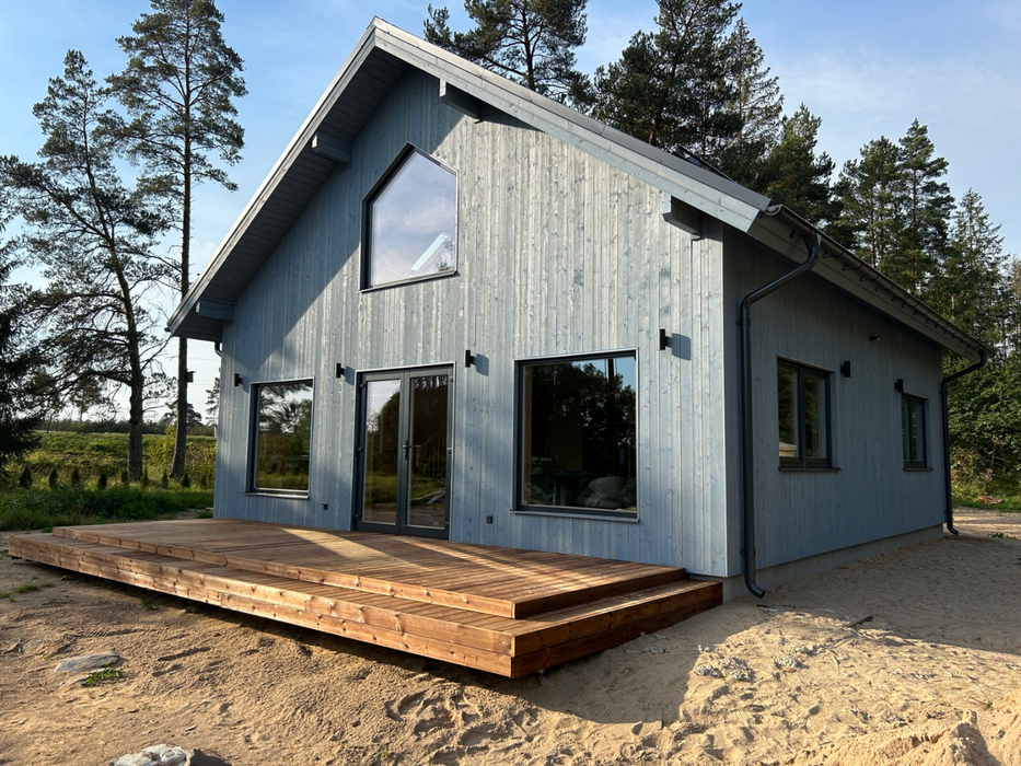 Lars two-storey residential log cabin, viewed from the right